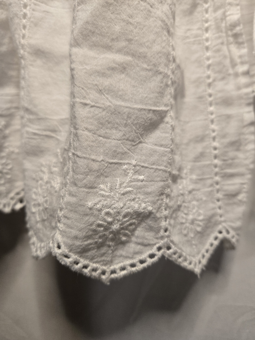 American Eagle Outfitters White Eyelet Tie-Front Camisole Top - Picture 3 of 6
